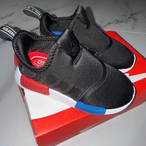 Adidas✨ Kids Black Sneakers ✨